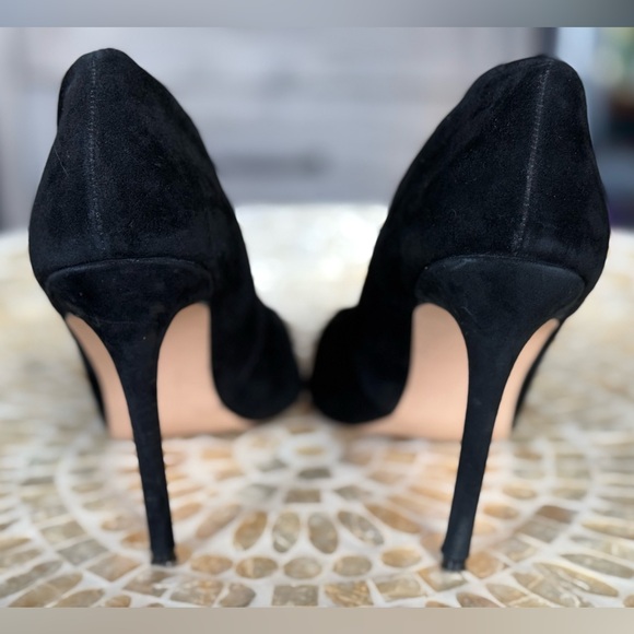 Steve Madden Black Heels - Picture 2 of 9